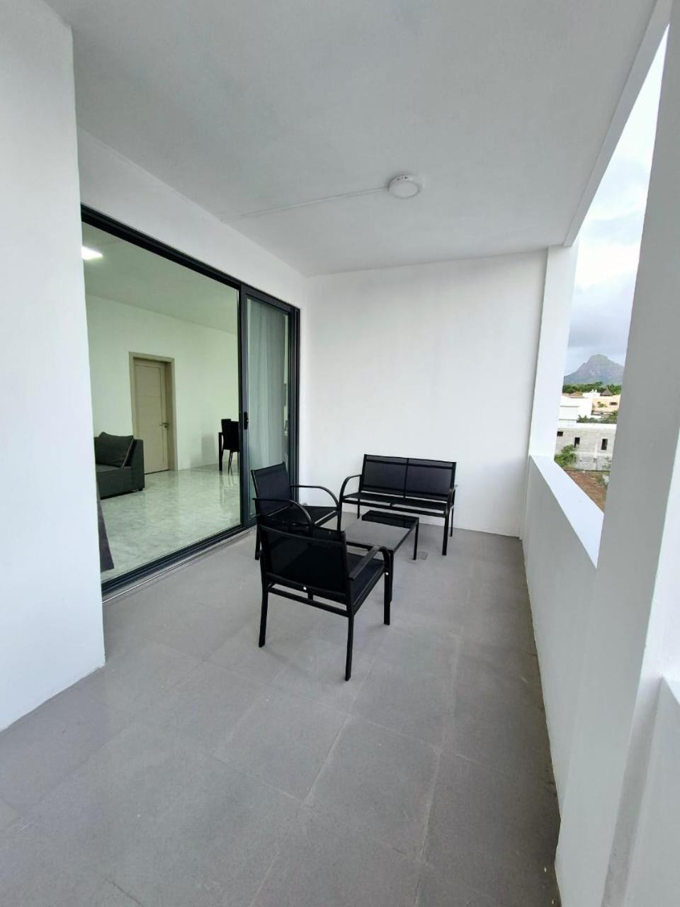 Skyview Apartment- Rooftop Penthouse With Sunset & Sea Views Flic en Flac Exterior photo