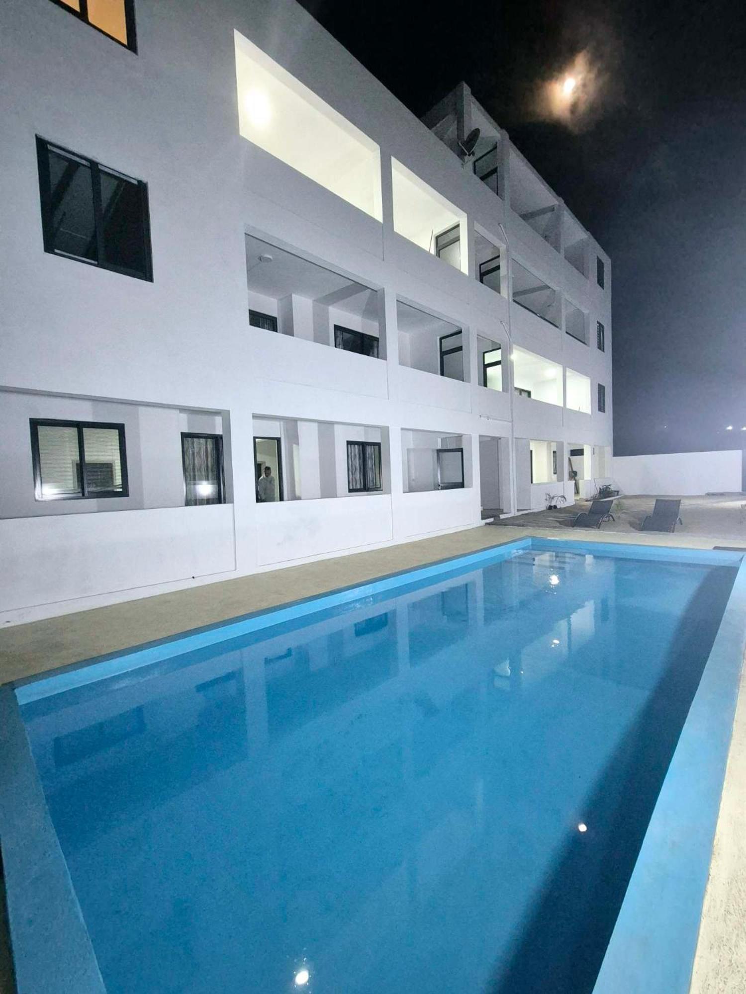 Skyview Apartment- Rooftop Penthouse With Sunset & Sea Views Flic en Flac Exterior photo